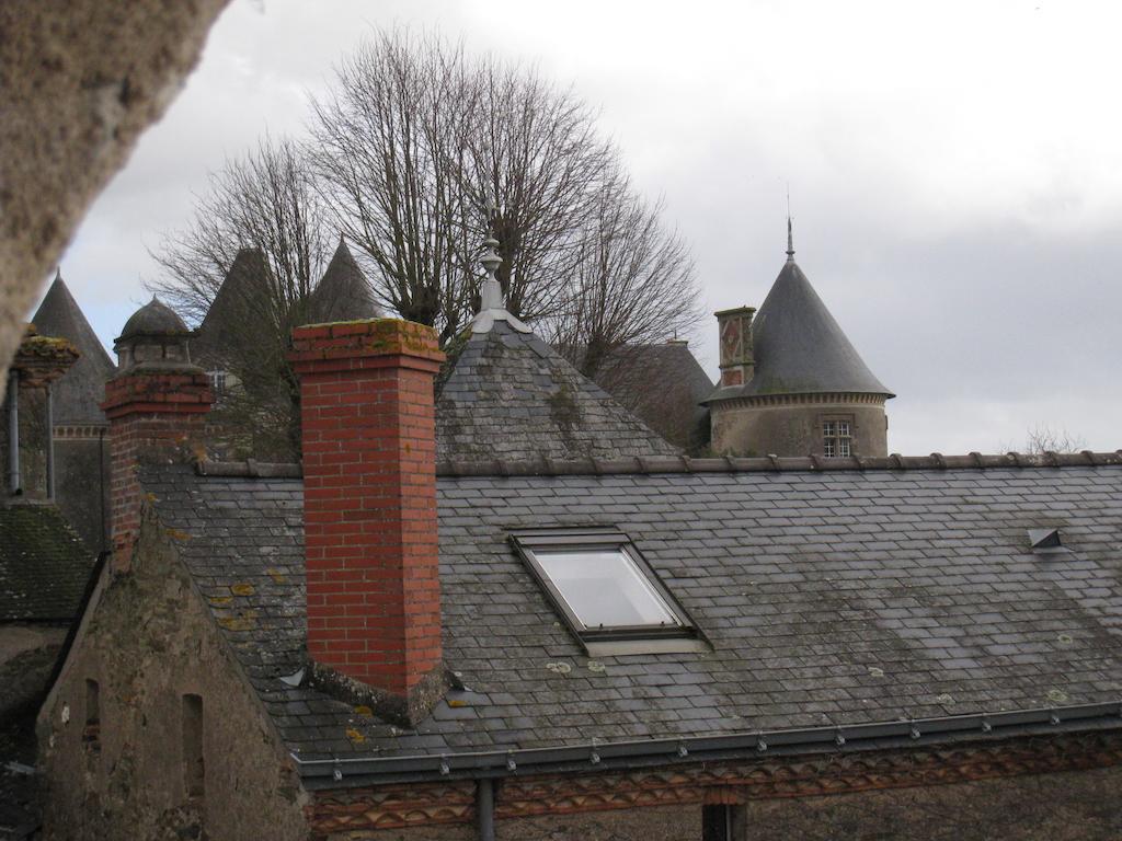 Le Logis Des Tourelles Bed & Breakfast Beaupreau Exterior photo