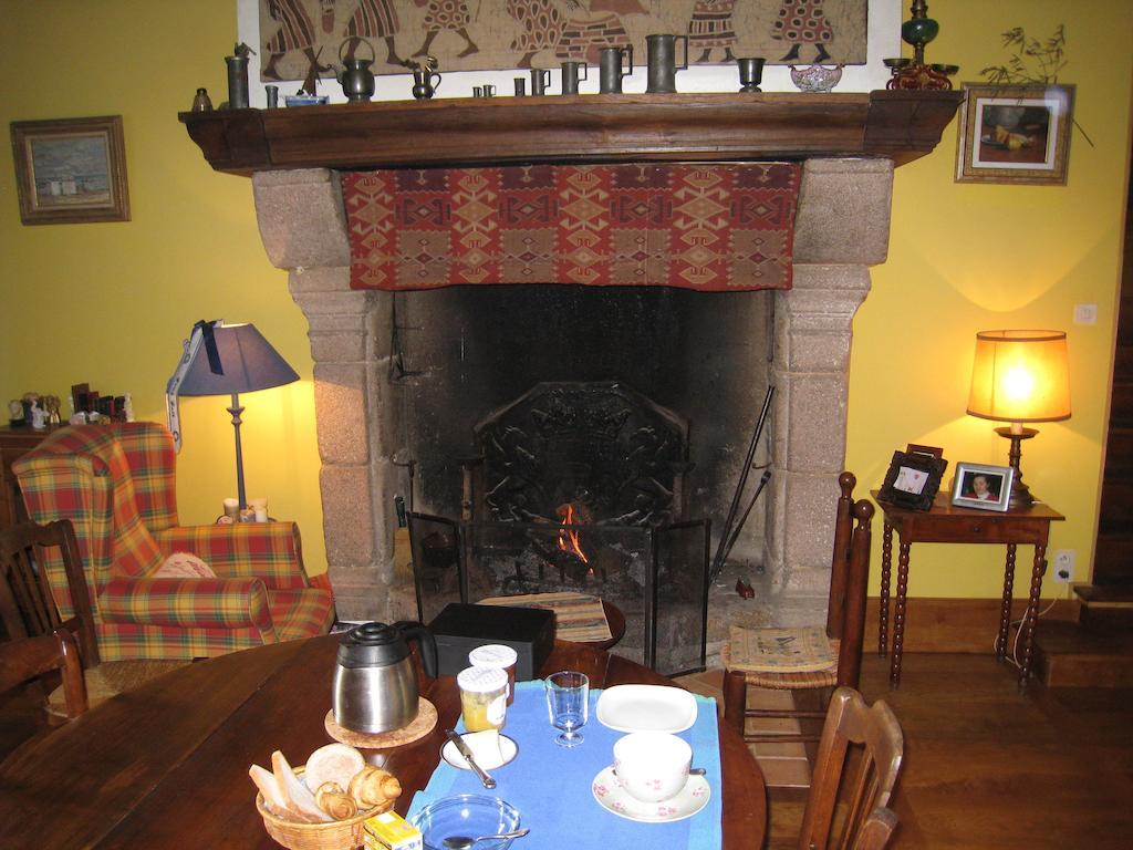 Le Logis Des Tourelles Bed & Breakfast Beaupreau Room photo