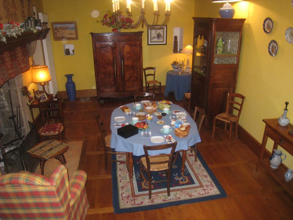 Le Logis Des Tourelles Bed & Breakfast Beaupreau Exterior photo